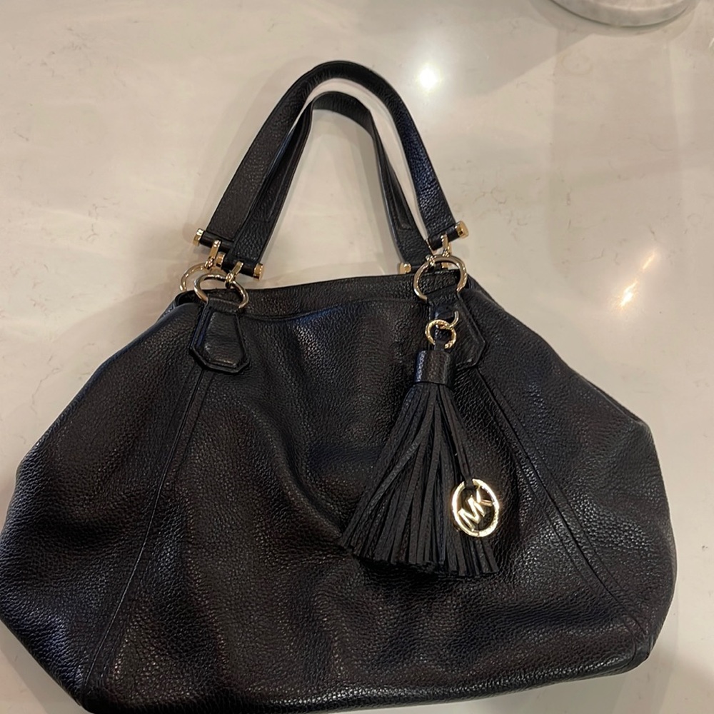 Large Michael Kors shoulder bag barely worn, like new condition